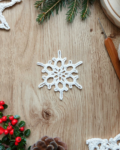 Ravelry: Ilse Snowflake pattern by Crochetpedia