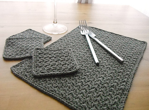 Grit stitch placemat