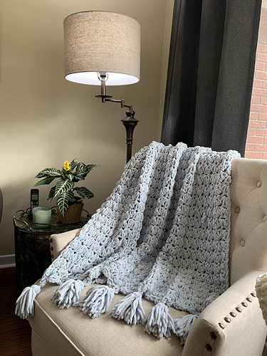 Ravelry: Brumble Chunky Throw pattern by Cyprianne Nolan