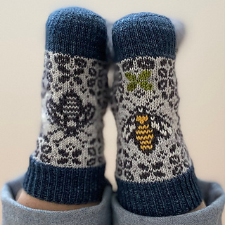 Ravelry: Bee Creative Socks pattern by DUCATHI