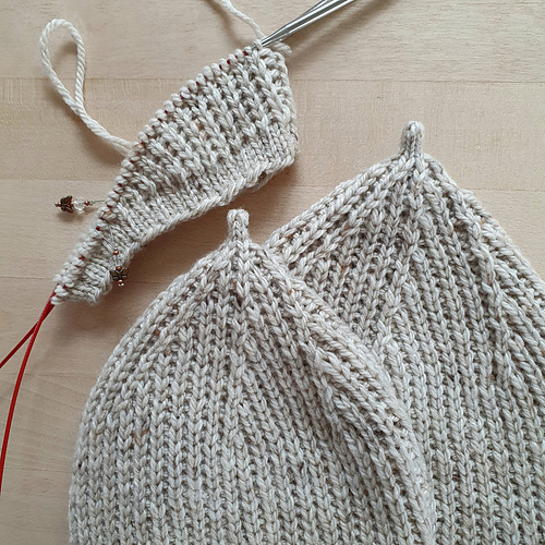 Ravelry Little Onion Hat pattern by DUCATHI