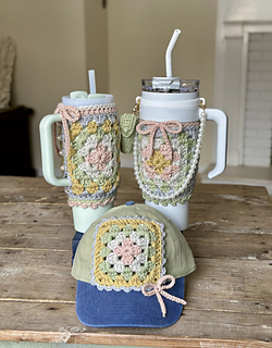 Pictured left is the 30 oz. attached handle version, right is the 40 oz. open handle version, all are Yarn Bee Soft & Sleek.