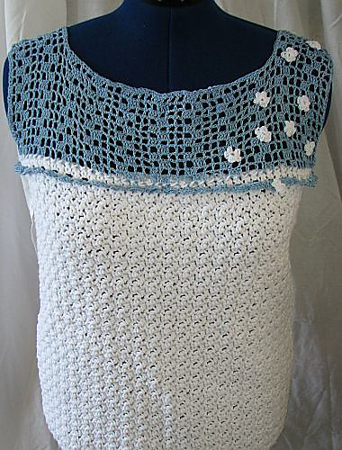 White Top With Mesh Accents and Matching Purse photo 2