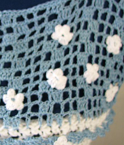 White Top With Mesh Accents and Matching Purse photo 3