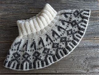 Ravelry: Koto Cowl pattern by Kati Rauva