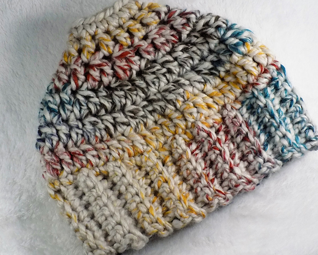 Messy Bun Beanie pattern by Diana de Jager