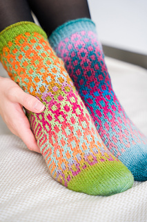 Lana Grossa  Meilenweit 100 Color Mix Soft  (Farbe 8052 & 8054)