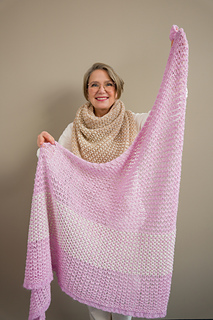 Lana Grossa Summer Softness, Col 28 (Rosa) und 26 (Kreideweiß); Lana Grossa Setasuri Col 47 (Geranienrosa)