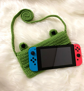 Ravelry: Frog Switch Case pattern by Dionysus Valentine