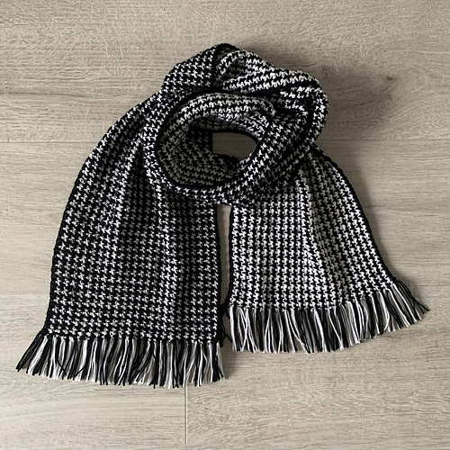 Hounds tooth fringed scarf photo 2