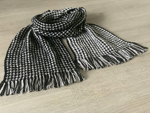 Hounds tooth fringed scarf photo 3