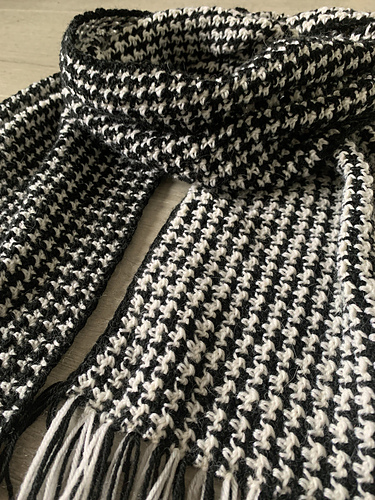 Hounds tooth fringed scarf photo 5