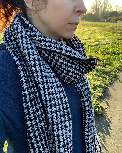 Hounds tooth fringed scarf photo 7
