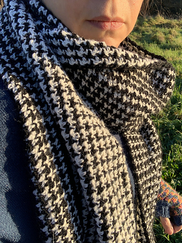 Hounds tooth fringed scarf photo 8