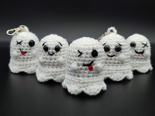Ravelry: Mini Ghost Halloween pattern by DreamWeave Creations