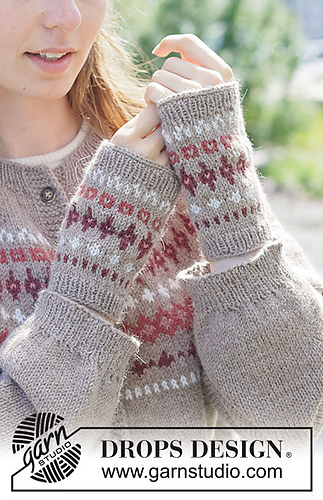 270-31  Berry Charm Wrist Warmers