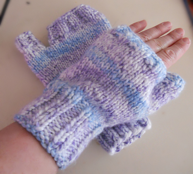 Ravelry Two Hour Fingerless Mittens pattern by Onix Terevinto