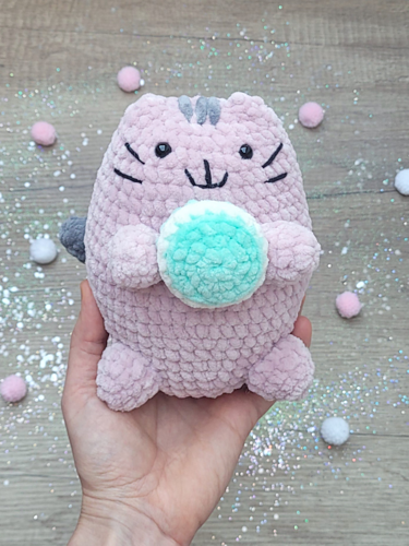Fet Kitten Pusheen-katt med Macaron. - Olga Burkovtseva