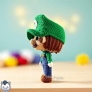 Handmade Mario and Luigi amigurumi inspired by Nintendo’s Super Mario Bros, a perfect crochet pattern for fans of classic video games and geek culture.