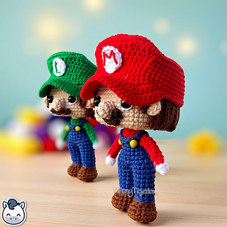 Handmade Mario and Luigi amigurumi inspired by Nintendo’s Super Mario Bros, a perfect crochet pattern for fans of classic video games and geek culture.