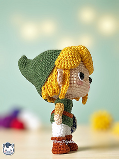 Handmade Link amigurumi inspired by Nintendo’s The Legend of Zelda, a perfect pattern for fans of classic fantasy adventures and geek crochet.