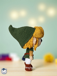 Handmade Link amigurumi inspired by Nintendo’s The Legend of Zelda, a perfect pattern for fans of classic fantasy adventures and geek crochet.