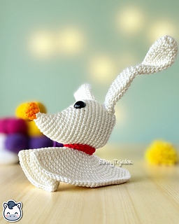 Handmade Zero amigurumi inspired by Tim Burton’s The Nightmare Before Christmas, a perfect pattern for fans of Jack Skellington and spooky Halloween aesthetics.