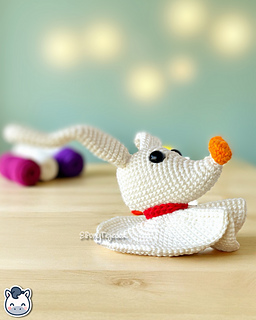 Handmade Zero amigurumi inspired by Tim Burton’s The Nightmare Before Christmas, a perfect pattern for fans of Jack Skellington and spooky Halloween aesthetics.