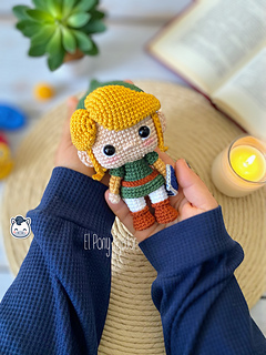 Handmade Link amigurumi inspired by Nintendo’s The Legend of Zelda, a perfect pattern for fans of classic fantasy adventures and geek crochet.