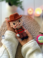Handmade Freddy Krueger amigurumi inspired by Wes Craven’s A Nightmare on Elm Street, spooky Halloween crochet pattern PDF.