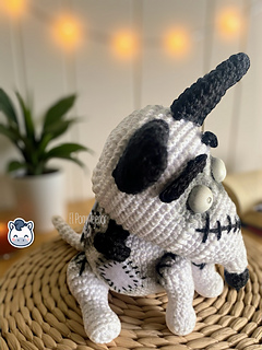 Handmade Sparky amigurumi inspired by Tim Burton’s Frankenweenie, a spooky and cute crochet pattern PDF for gothic and Halloween lovers.