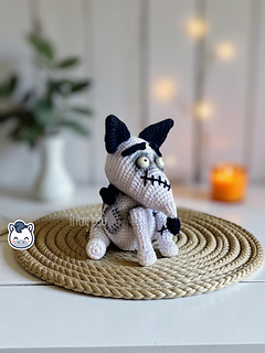 Handmade Sparky amigurumi inspired by Tim Burton’s Frankenweenie, a spooky and cute crochet pattern PDF for gothic and Halloween lovers.