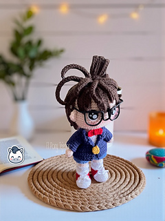 Handmade Detective Conan amigurumi inspired by Gosho Aoyama’s Case Closed, a perfect pattern for anime and mystery fans.
