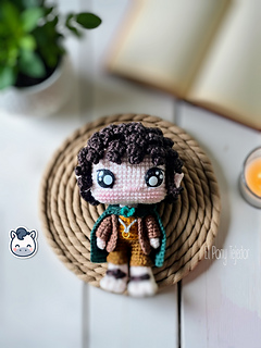 Handmade Frodo Baggins amigurumi inspired by The Lord of the Rings, a fantasy crochet pattern PDF for Tolkien and geek plush fans.
