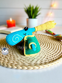 Handmade Rayman amigurumi inspired by Ubisoft’s iconic video game series, a perfect geeky crochet pattern PDF for fans of retro platform games.