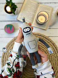 Handmade Bender amigurumi inspired by Matt Groening’s Futurama, a perfect crochet pattern for sci-fi fans and retro animation lovers.