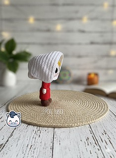 Handmade June Offred amigurumi inspired by Hulu’s The Handmaid’s Tale, a geeky and feminist crochet pattern PDF perfect for fans of dystopian stories, Margaret Atwood, and collectible plush dolls.
