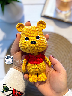 Handmade Winnie the Pooh amigurumi inspired by Disney’s classic character from the Hundred Acre Wood, cute crochet pattern PDF perfect for Disney and kawaii fans.