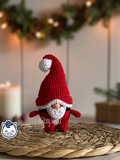 Handmade Christmees Gift, Santa and Reindeer amigurumi inspired by classic Christmas stories, festive holiday crochet pattern PDF.