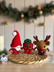 Handmade Christmees Gift, Santa and Reindeer amigurumi inspired by classic Christmas stories, festive holiday crochet pattern PDF.