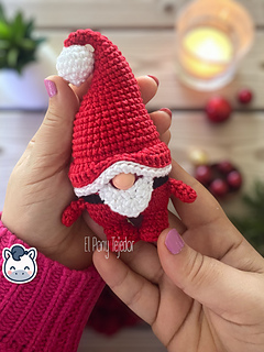 Handmade Christmees Gift, Santa and Reindeer amigurumi inspired by classic Christmas stories, festive holiday crochet pattern PDF.