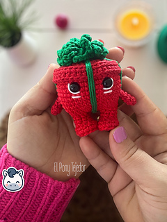 Handmade Christmees Gift, Santa and Reindeer amigurumi inspired by classic Christmas stories, festive holiday crochet pattern PDF.