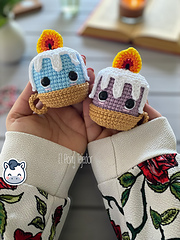 Handmade Christmas candle amigurumi inspired by cozy winter décor, cute holiday crochet pattern PDF perfect for festive handmade lovers.
