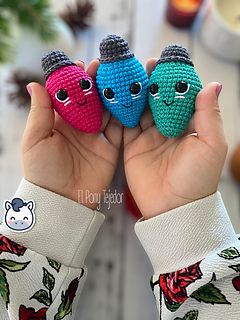 Handmade Christmas light string amigurumi inspired by cozy holiday decor, colorful kawaii Christmas crochet pattern PDF.