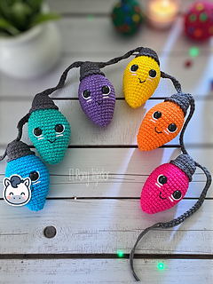 Handmade Christmas light string amigurumi inspired by cozy holiday decor, colorful kawaii Christmas crochet pattern PDF.