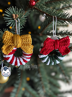 Handmade Christmas Wreath Amigurumi Ornament, festive red, white, and green striped crochet pattern PDF.