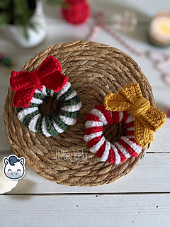 Handmade Christmas Wreath Amigurumi Ornament, festive red, white, and green striped crochet pattern PDF.