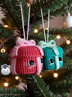 Handmade Christmas Stockings and Candies amigurumi inspired by Holiday Decor, cute Christmas crochet pattern PDF.