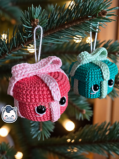 Handmade Christmas Stockings and Candies amigurumi inspired by Holiday Decor, cute Christmas crochet pattern PDF.