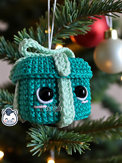 Handmade Christmas Stockings and Candies amigurumi inspired by Holiday Decor, cute Christmas crochet pattern PDF.